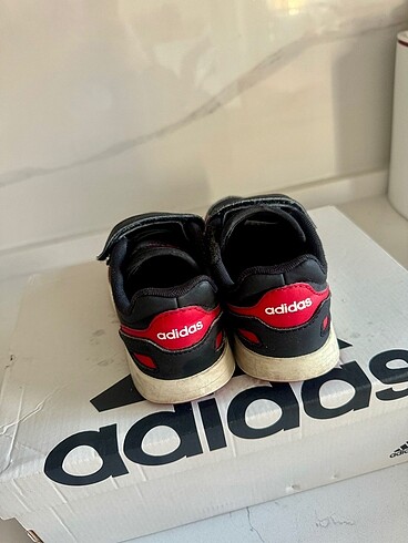 30 Beden Adidas erkek çocuk ayakkabı