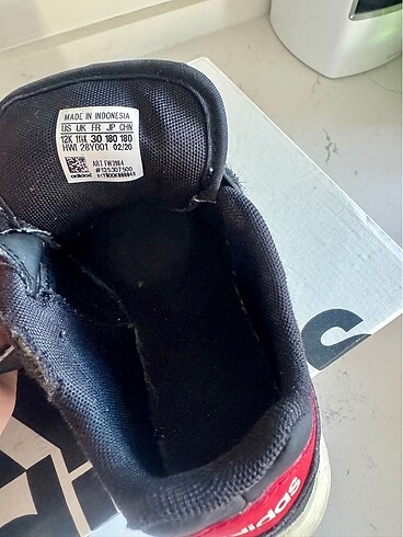 30 Beden siyah Renk Adidas erkek çocuk ayakkabı