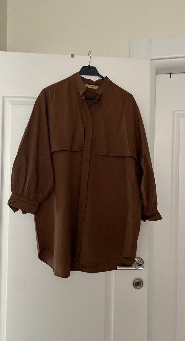 Düğmeli Kahverengi Kadın Midi Gömlek Heqa markalı - Görsel 3