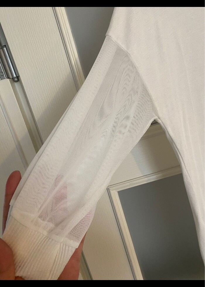 Şık kolları tül detay triko bluz - Görsel 2