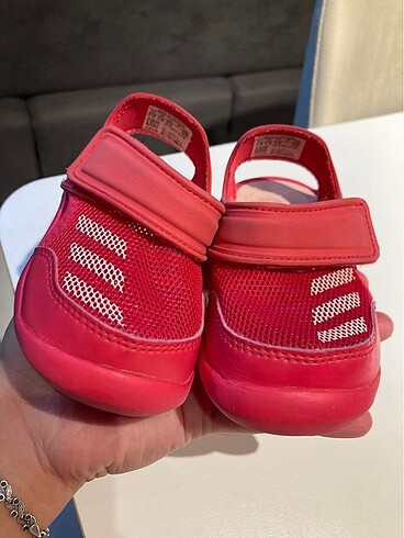 Adidas 22 numara sandalet