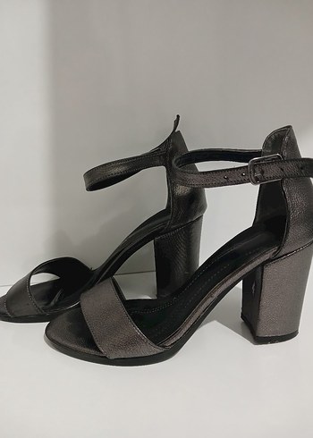 Kemerli antrasit Deri Topuklu ayakkabı - Görsel 2