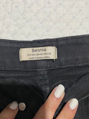 34 Beden Siyah bershka kot şort