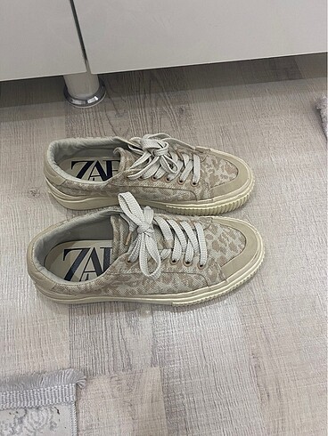 Zara spor ayakkabı
