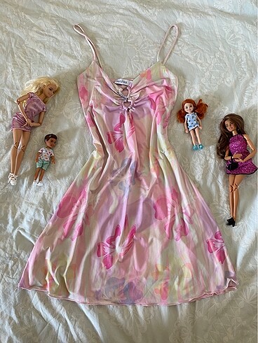 barbiecore bershka kalp desenli mini pembe elbise