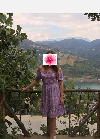 Çiçekli mor kısa elbise