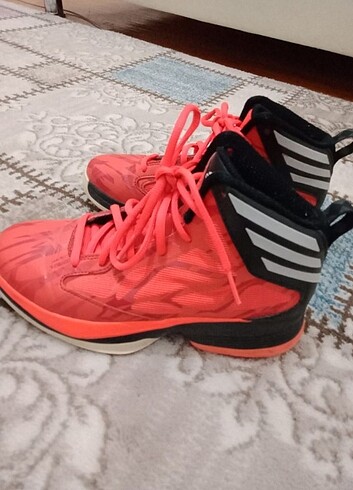 Adidas basketbol ayakkabısı