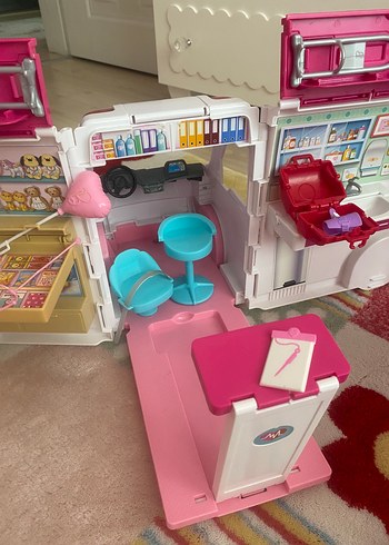 Barbie nin ambulansı - Görsel 7