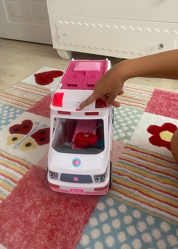 Barbie nin ambulansı - Görsel 4
