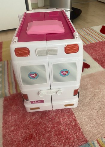 Barbie Barbie nin ambulansı
