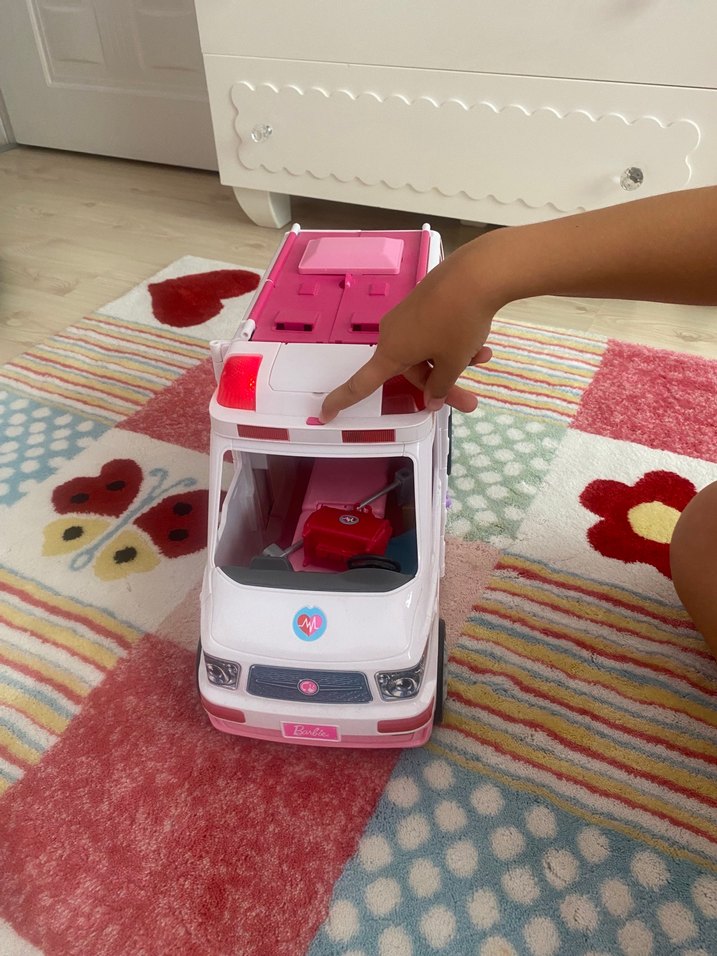 Barbie nin ambulansı - Görsel 4