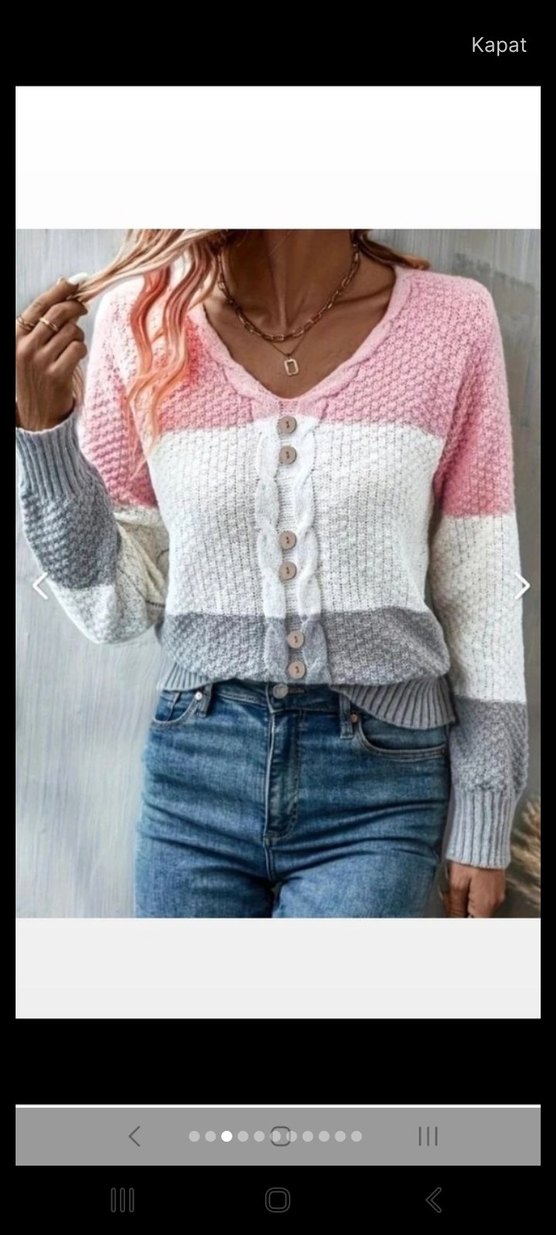 V YAKALI ÖNDEN DÜĞMELİ RENK BLOKLU TRİKO KAZAK - Görsel 3