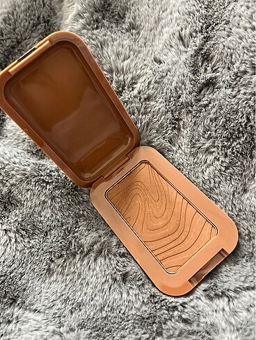  Beden Nyx Buttermelt Bronzer