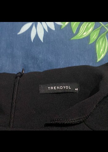 Siyah Drapeli Kısa Kollu Elbise - Görsel 4