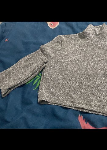 Gri Dik Yaka Düğmeli Kısa Kadın Sweatshirt - Görsel 3