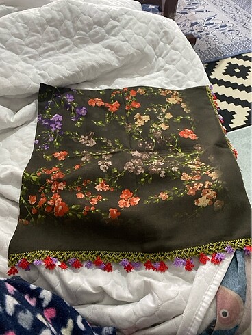 Beden Oyalı Yazma/ Başörtü