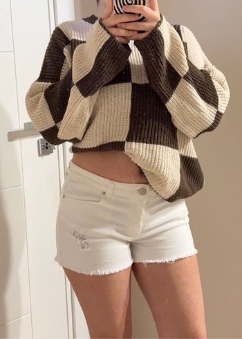 yırtık beyaz kot şort - Görsel 3