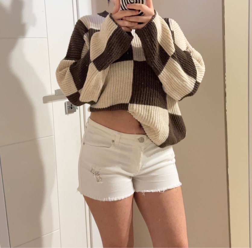 yırtık beyaz kot şort - Görsel 3