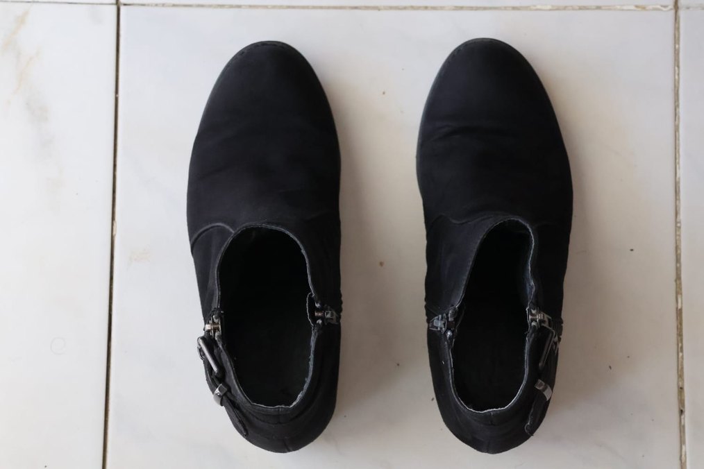 Siyah Süet Tokalı Kadın Bot - Görsel 4