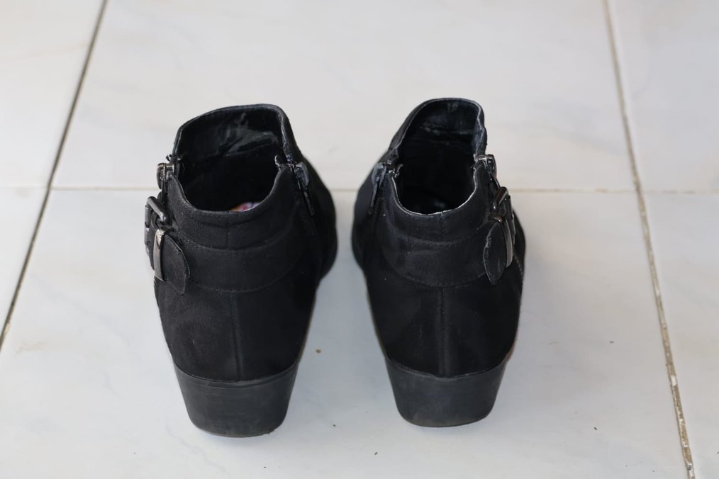 Siyah Süet Tokalı Kadın Bot - Görsel 3