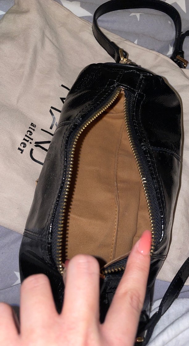 Siyah Parlak Manu Çanta - Görsel 3