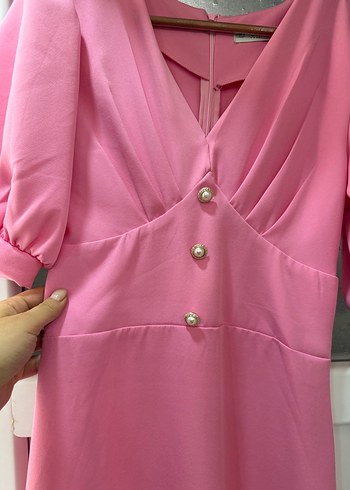 Düğmeli V Yakalı Pembe Uzun Elbise - Görsel 2