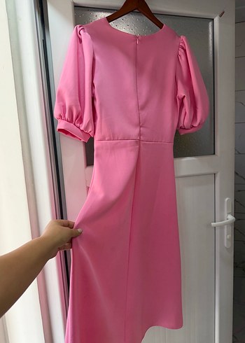 Düğmeli V Yakalı Pembe Uzun Elbise - Görsel 7