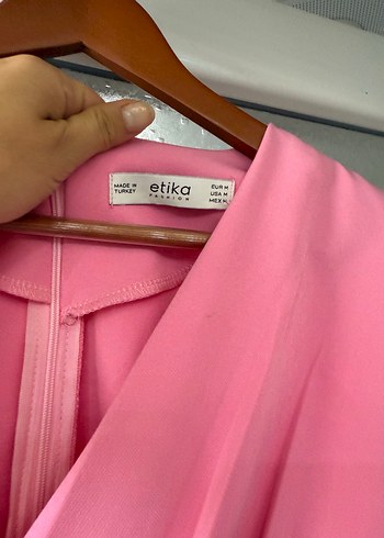 Düğmeli V Yakalı Pembe Uzun Elbise - Görsel 5