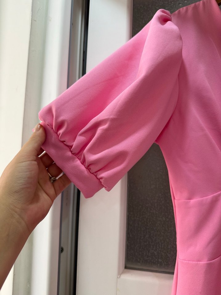 Düğmeli V Yakalı Pembe Uzun Elbise - Görsel 3