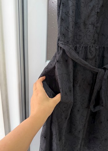 Kuş Gözü Detaylı Siyah Midi Elbise - Görsel 4