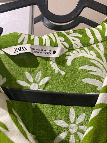 Zara kemerli ve desenli yeşil elbise - Görsel 9