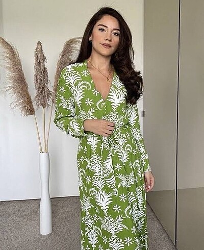 Zara kemerli ve desenli yeşil elbise - Görsel 2