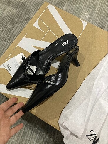 37 Beden siyah Renk Zara arkası açık deri topuklu ayakkabı