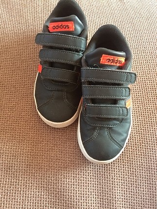 Adidas 30 numara temiz çocuk ayakkabısı