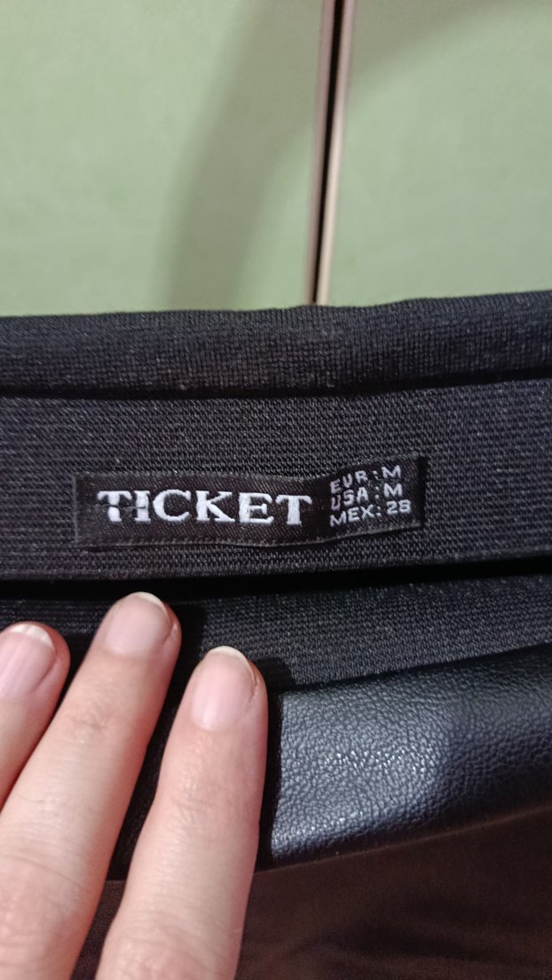 Drapeli Siyah Deri Mini Etek - Görsel 3