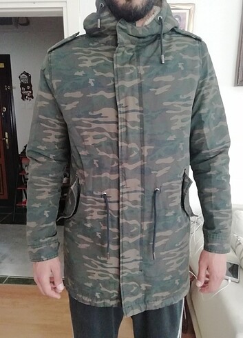 Zara Mont