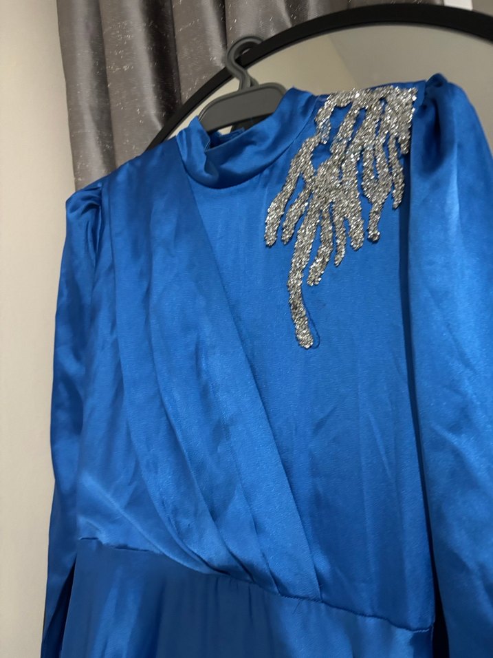 Mavi İşlemeli Uzun Kollu Abiye Elbise - Görsel 2