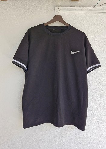 Nike Siyah Kısa Kollu Tişört