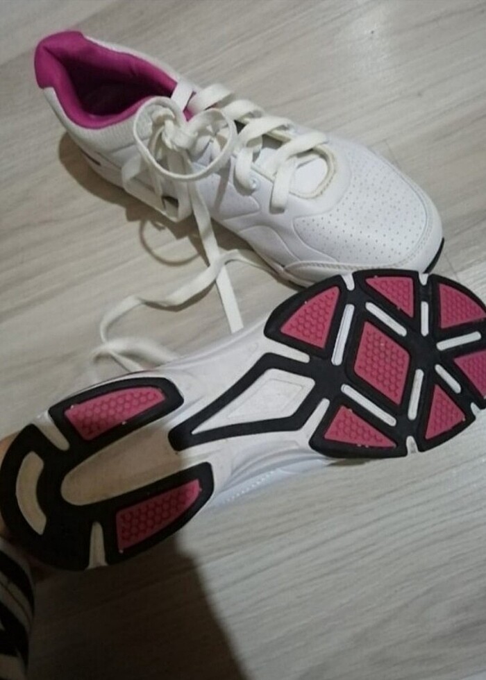 Pembe detaylı spor ayakkabı - Görsel 2