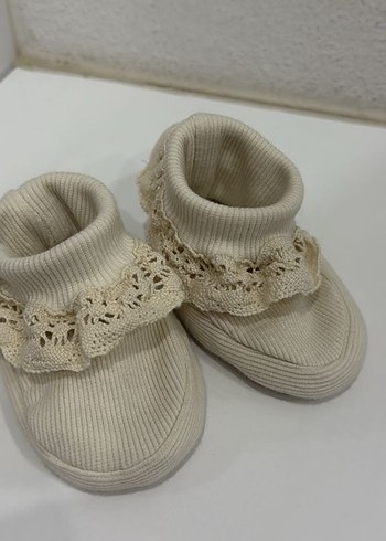 Kız Bebek Dantel Detaylı Örgü İlk Adım Ayakkabısı