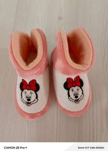 Nakışlı Pembe Kız Çocuk Sıcak Terlik