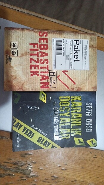 Paket ve Karanlık Dosyalar iki kitap