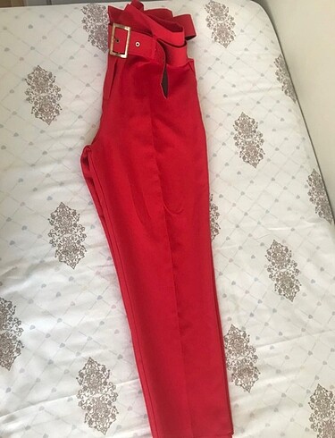 l Beden kırmızı Renk Pantolon