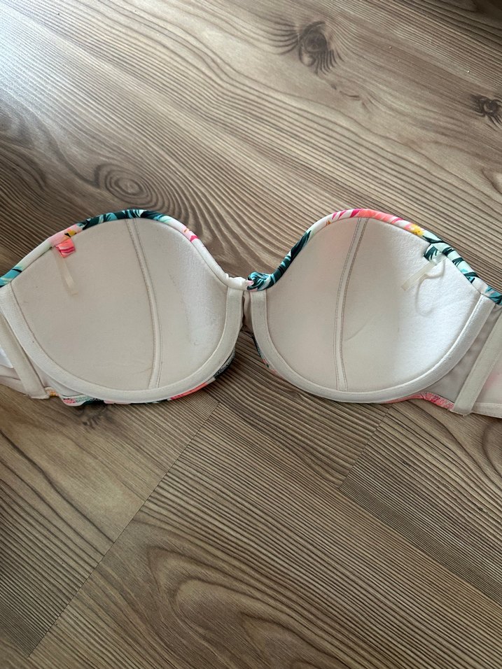 Çiçek Desenli Pliseli Mini Bikini Üstü - Görsel 2