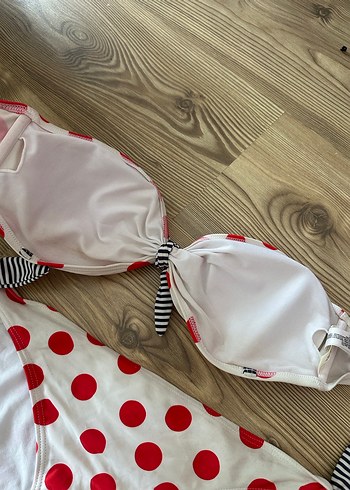 Kırmızı Puantiyeli Bağcıklı Bikini - Görsel 2