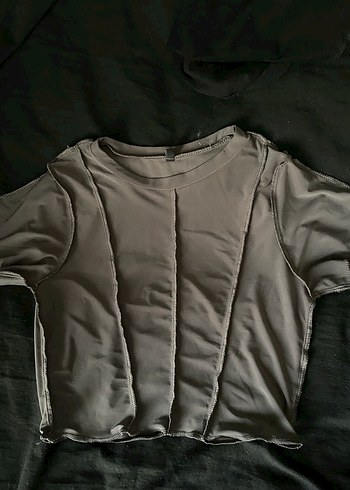 Gri Kısa Kollu Dikiş Detaylı Crop Üst - Görsel 2