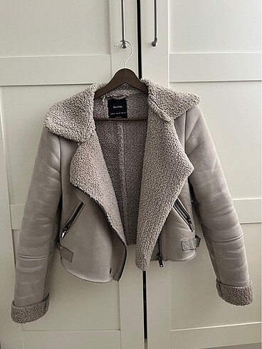 BERSHKA mont