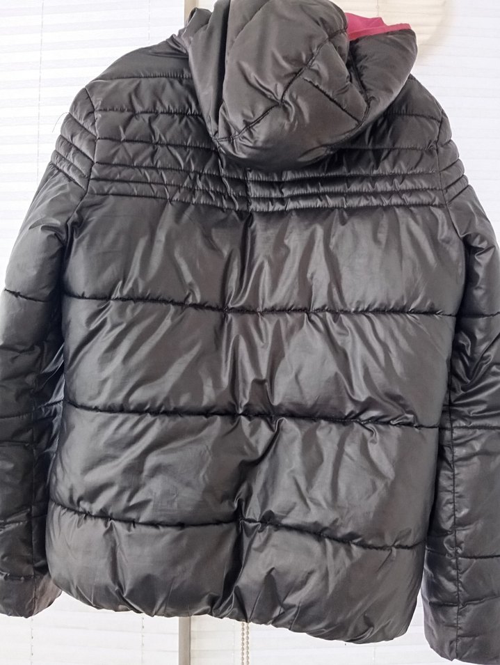 Siyah Kapüşonlu Kız Çocuk Kışlık Mont - Görsel 2