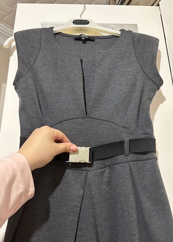 Gri Kemerli Ofis Elbisesi - Görsel 2