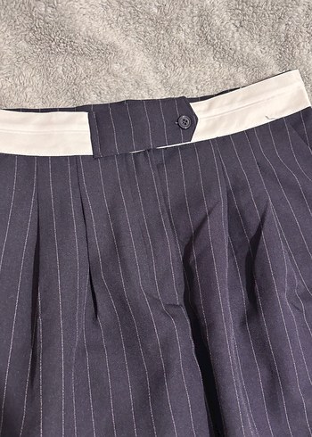 Gri Mini Çizgili Pilili Etek - Görsel 3